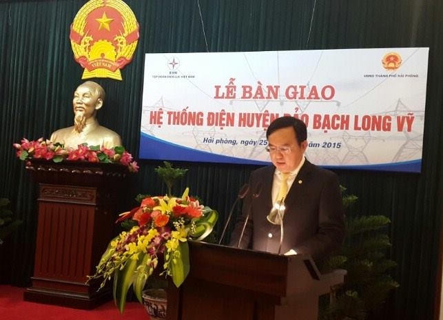 Ông Dương Quang Thành Chủ tịch Hội đồng Thành viên EVN phát biểu tại lễ bàn giao. Ảnh: Bảo Yến.