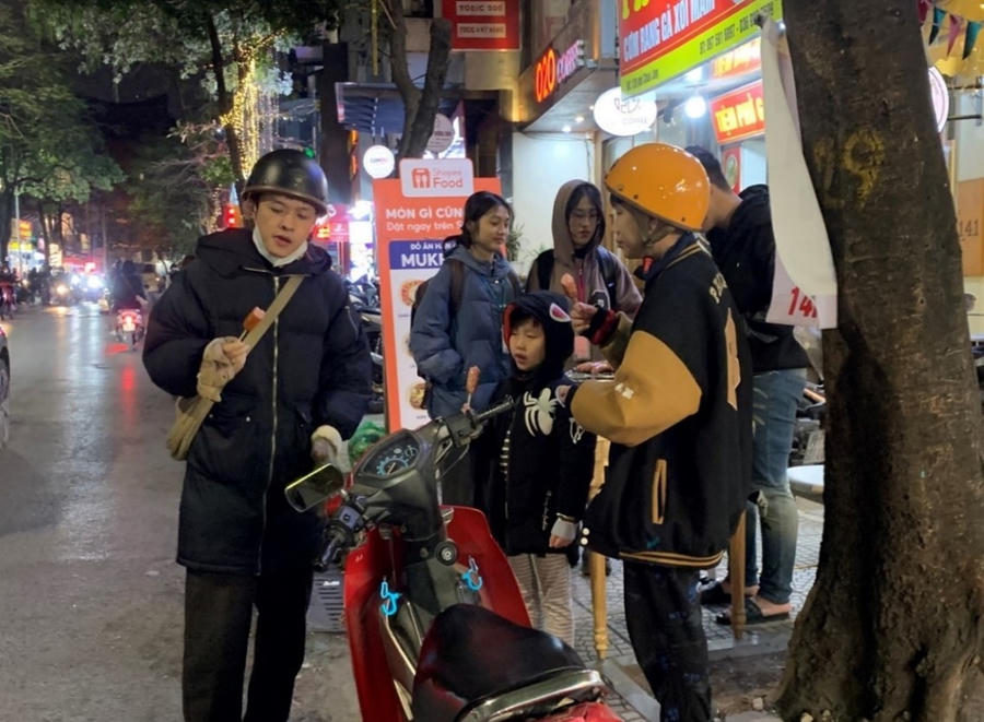 Lạp xưởng nướng đá – mối nguy cơ tiềm ẩn cho sức khỏe