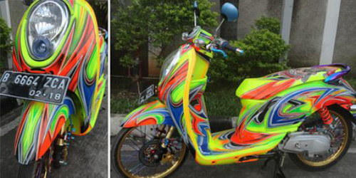 Honda Scoopy được “nhuốm màu” trong màu sắc sặc sỡ.