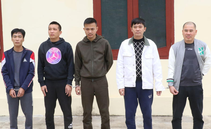 Các đối tượng tại cơ quan Công an.
