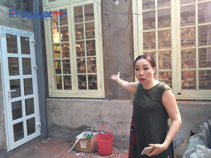 Bà Quỳnh bức xúc cho rằng UBND phường Hàng Đào lập biên bản vi phạm của nhà 28 Hàng Ngang nhưng không xử lý.