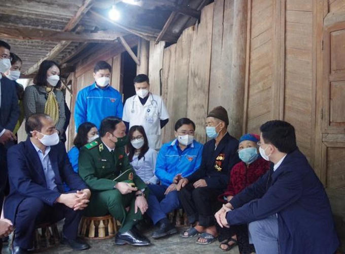 Tháng ba biên giới.