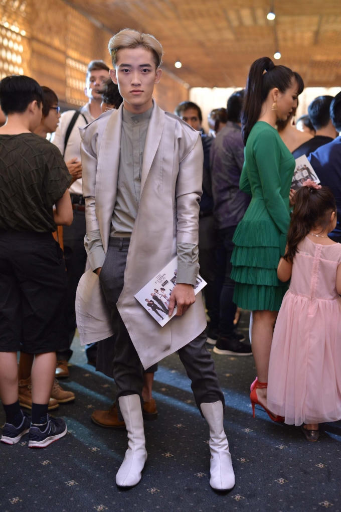 Nguyễn Tiến Truyển từ Project Runway chứng tỏ đẳng cấp trong outfit do chính mình design.