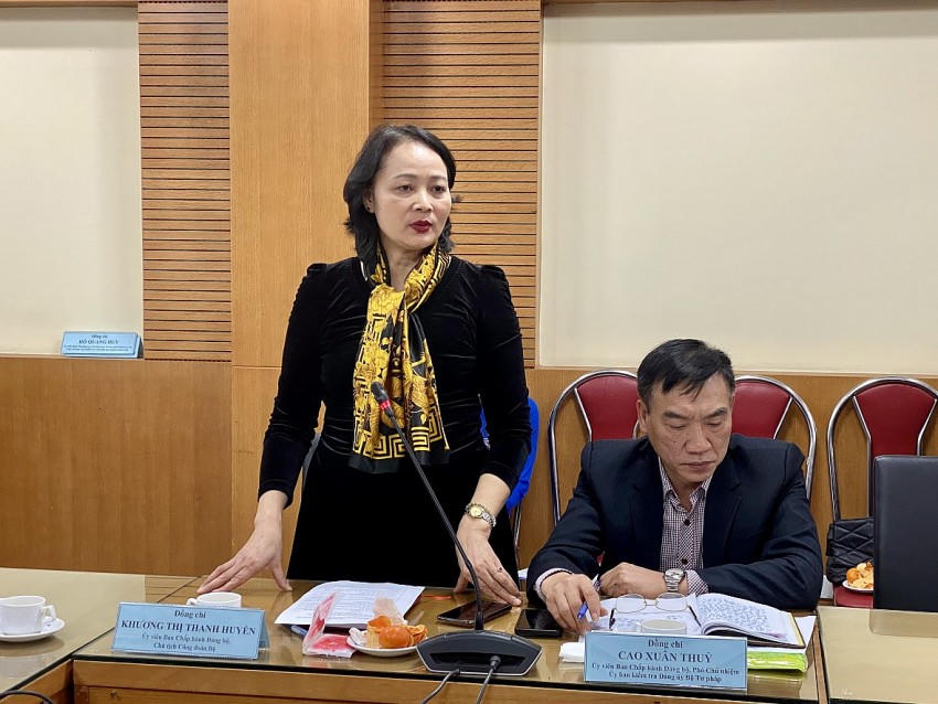 Đồng chí Khương Thị Thanh Huyền - Uỷ viên Ban chấp hành Đảng bộ, Chủ tịch Công đoàn Bộ phát biểu tại Hội nghị.