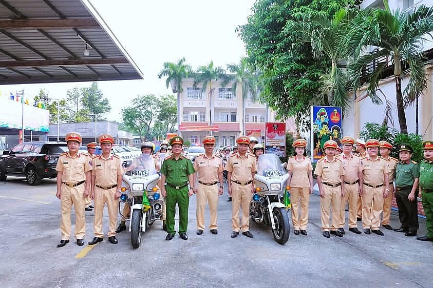 Công an tỉnh Đồng Nai tổ chức lễ ra quân thực hiện cao điểm bảo đảm trật tự an toàn giao thông, trật tự xã hội trên các tuyến địa bàn giao thông kỷ niệm 50 năm ngày Giải phóng miền Nam thống nhất đất nước 30/4/1975-30/4/2025.