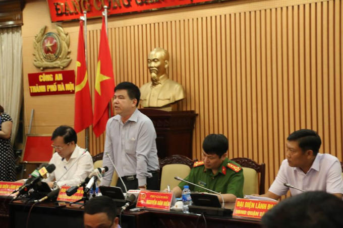 Ban Tuy&ecirc;n gi&aacute;o chủ tr&igrave; phối hợp với CA TP H&agrave; Nội th&ocirc;ng tin kết quả ban đầu về vụ việc. Buổi họp b&aacute;o c&oacute; Đại t&aacute; Nguyễn Văn Viện, Ph&oacute; GĐ c&ocirc;ng an TP; &ocirc;ng Trương Minh Tiến, PGĐ sở VHTT; &ocirc;ng Trần Xu&acirc;n H&agrave;, Ph&oacute; trưởng ban tuy&ecirc;n gi&aacute;o Th&agrave;nh Ủy.