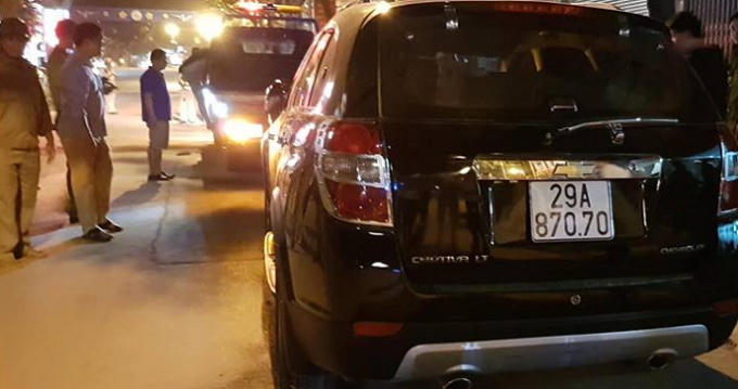 Chiếc xe ô tô nhóm đối tượng dùng để đi đến cửa hàng vàng bạc Trường Ký thực hiện hành vi cướp tài sản.