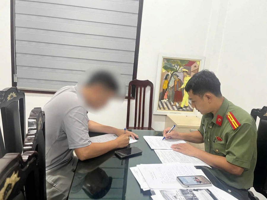 Đối tượng tại cơ quan Công an TP Hà Nội. (Ảnh: Công an TP Hà Nội)
