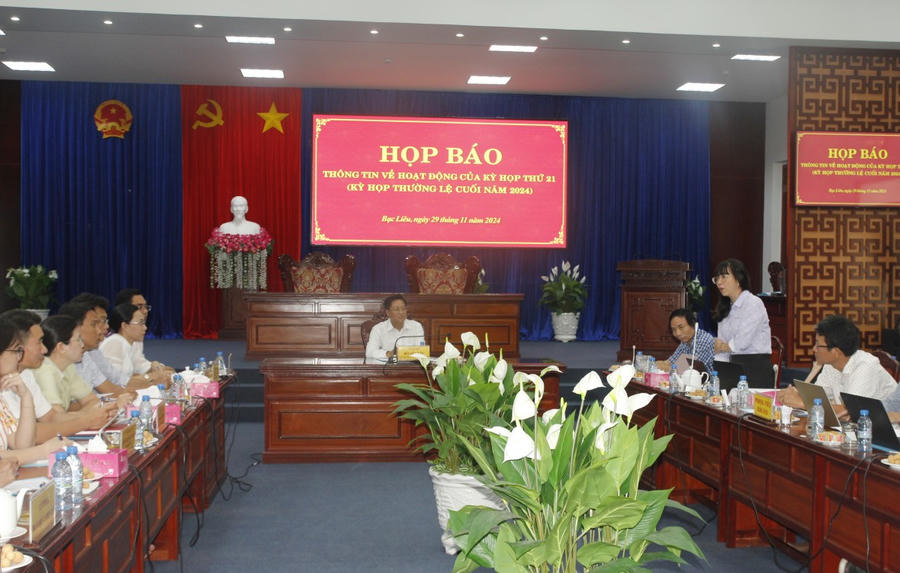 Các Phóng viên báo chí đã nêu lên một số ý kiến xoay quanh các nội dung về những đổi mới trong hoạt động chất vấn, trả lời chất vấn tại Kỳ họp.