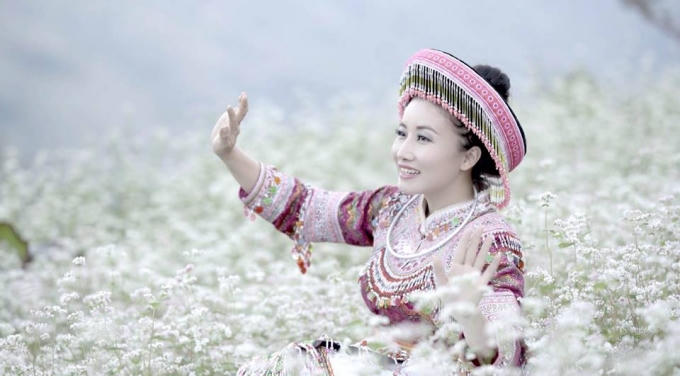 Với chất giọng hát cao, sáng tràn đầy nội lực, Giàng Hoa từng lọt vào top 9 dòng nhạc thính phòng cuộc thi Sao Mai 2015.