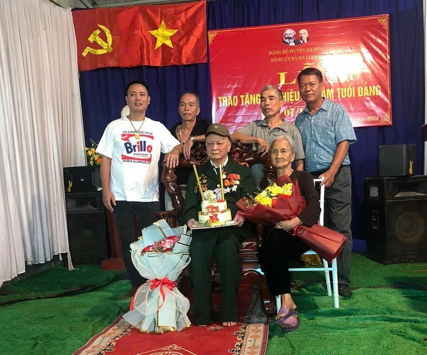 Các con cụ Phạm Văn Thuộc tự hào về người bố của mình.
