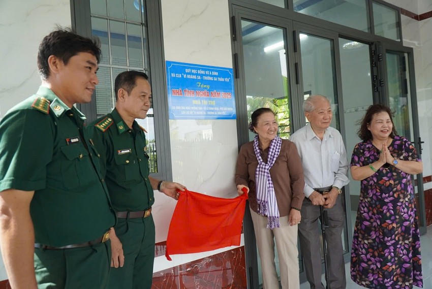 Nghi thức trao nhà tình nghĩa
