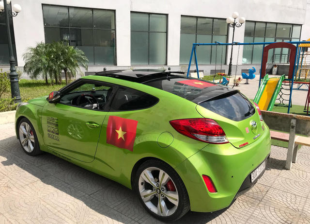 dua-nhau-trang-tri-o-to-co-vu-u23-viet-nam-3