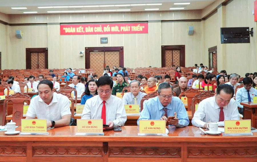 Đại biểu tham dự Hội nghị tổng kết công tác khóa X, nhiệm kỳ 2021-2026.