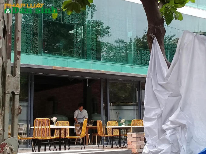 Nhà xe, công trình phụ trợ "biến" thành nhà hàng tại số 3 Phan Kế Bính.