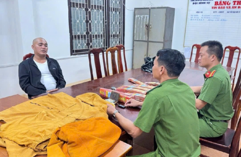 Cơ quan điều tra tiến hành lấy lời khai đối tượng Tấn.