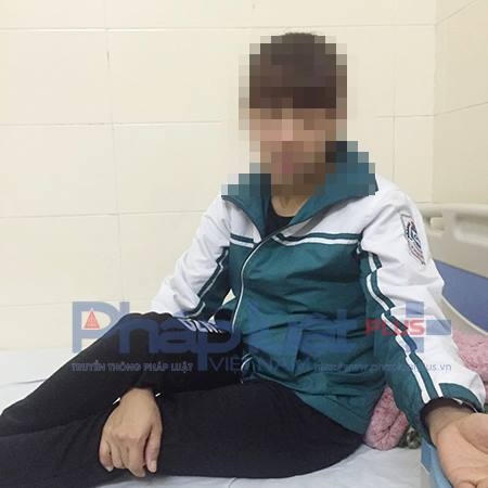 Từ kết quả xét nghiệm CR4, chị đủ sức khỏe mổ khối u ở vùng ngực, tôi chỉ biết vỗ về “Can đảm lên chị!”. Ảnh:Long Bảo.