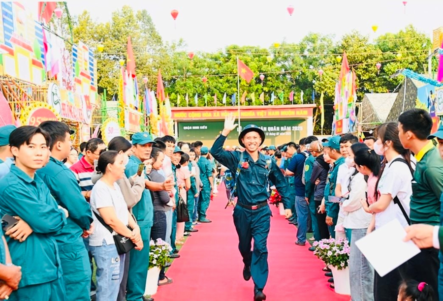 Tưng bừng ngày hội tòng quân tại các địa phương trên cả nước