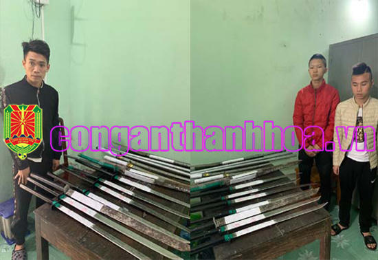 3 đối tượng và tang vật bị cơ quan công an thu giữ. (Ảnh: Công an tỉnh Thanh Hóa)