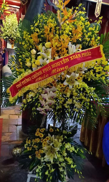 Thủ tướng Nguyễn Xuân Phúc gửi lẵng hoa chúc mừng trang trọng.