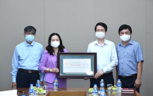Bàn giao công tác quản lý, lãnh đạo Báo Đại biểu Nhân dân