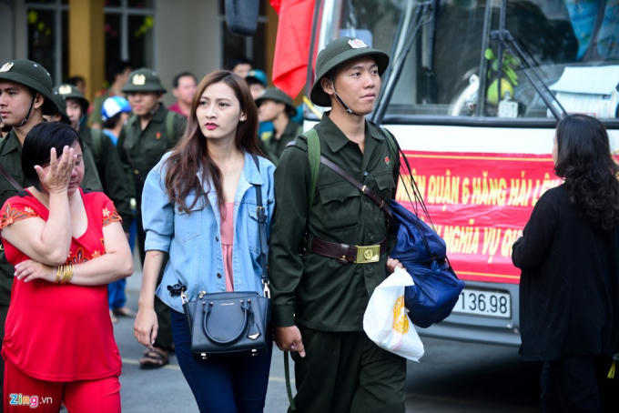 Nữ t&acirc;n binh tại TP Hồ Ch&iacute; Minh trong ng&agrave;y nhập ngũ