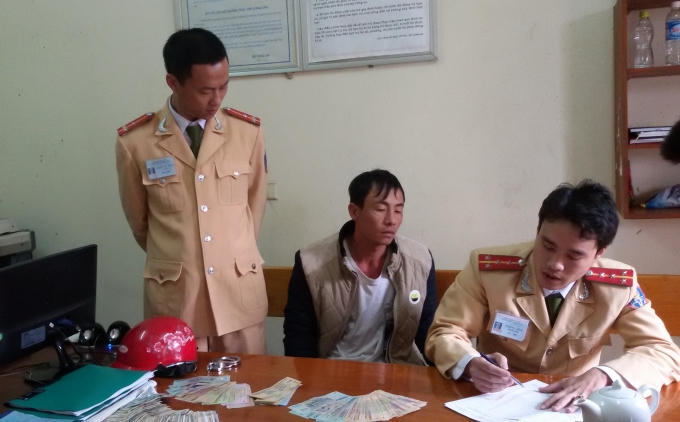 Lực lượng chức năng lập biên bản vụ việc