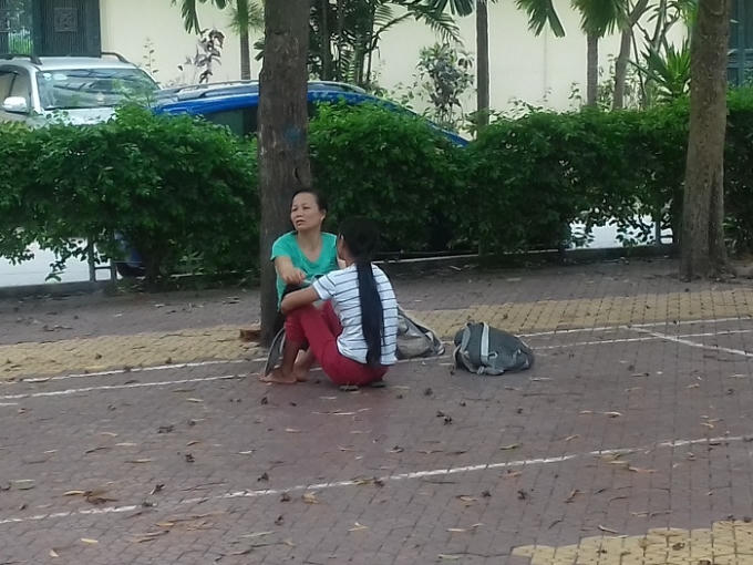 Chờ đợi và lo lắng...