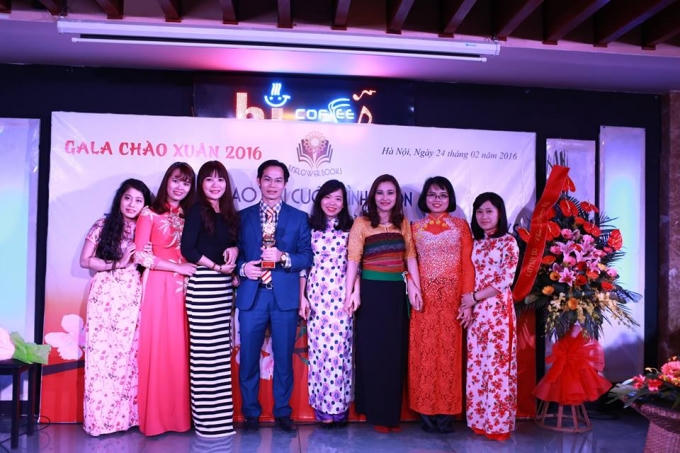 Luật sư Nguyễn Trọng Hiệp - tác giả của tập thơ "Vĩ cầm thu cho em" đạt giải tác giả thơ được yêu thích nhất do Sunflower Books tổ chức.