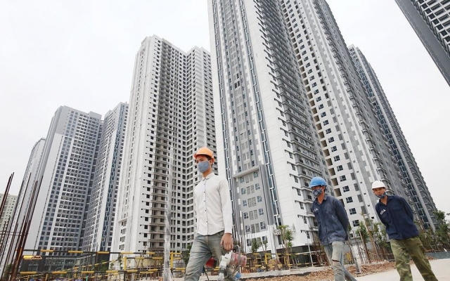 Slide - Điểm tin thị trường: Ngân hàng Nhà nước mạnh tay “siết” cho vay bất động sản