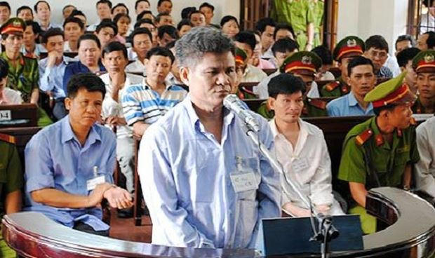 Phiên tòa kết tội 46 nông dân.