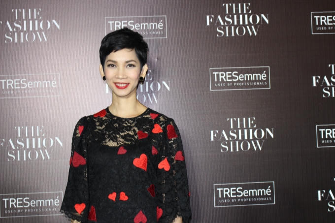 "Bà mẹ một con" Xuân Lan diện thiết kế của Đỗ Mạnh Cường trong bộ sưu tập "Love" (Ảnh: Phương Thảo)