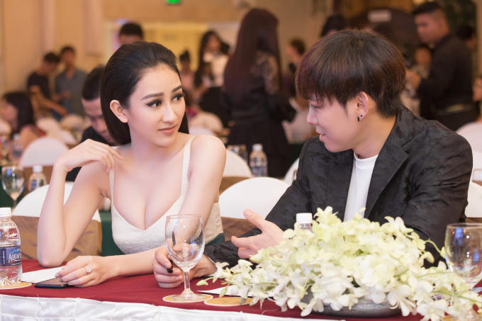 &Aacute; hậu H&agrave; Thu xuất hiện li&ecirc;n tục với h&igrave;nh ảnh sexy, chuẩn bị
