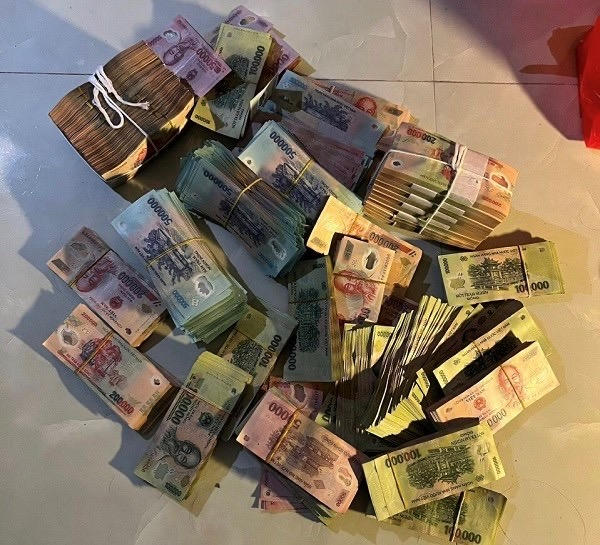 Số tiền 1,2 tỷ đồng thu giữ từ Trần Thị Thủy.