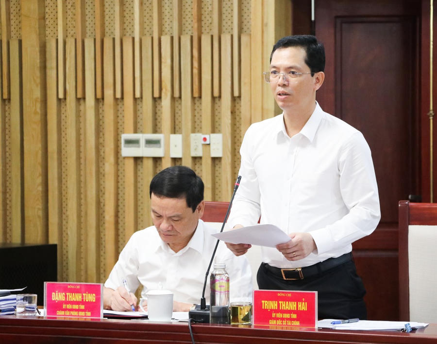 Giám đốc Sở Tài chính Nghệ An Trịnh Thanh Hải báo cáo tình hình kinh tế - xã hội 9 tháng đầu năm 2025.