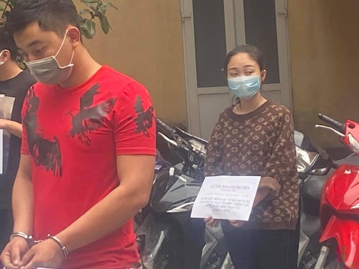 Công an quận Hoàn Kiếm, tạm giữ hình sự 15 đối tượng nam nữ tổ chức đua xe ở hồ Hoàn Kiếm bất chấp lệnh cấm giữa đợt dịch COVID-19