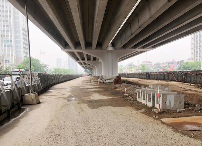 Công trường giao thông hối hả thi công sau khi dỡ lệnh 'đóng cửa' - ảnh 9