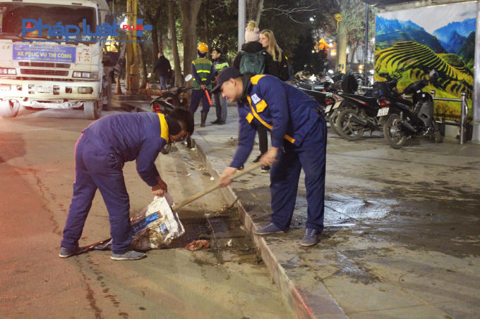 Phế thải được thu dọn.