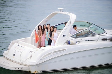 BTC Hoa hậu Việt Nam “chi mạnh” để đưa thí sinh đi uống trà trên du thuyền.