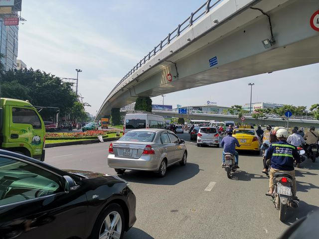 Sân bay Tân Sơn Nhất “dễ thở” ngày 26 Tết