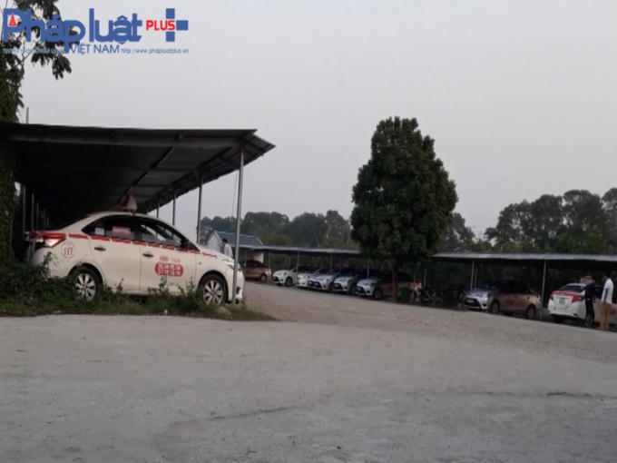 Không hiểu bãi tập kết xe trái phép của hãng taxi ABC tồn tại nhiều tháng qua nhưng lại không bị các cơ quan chức năng xử lý?