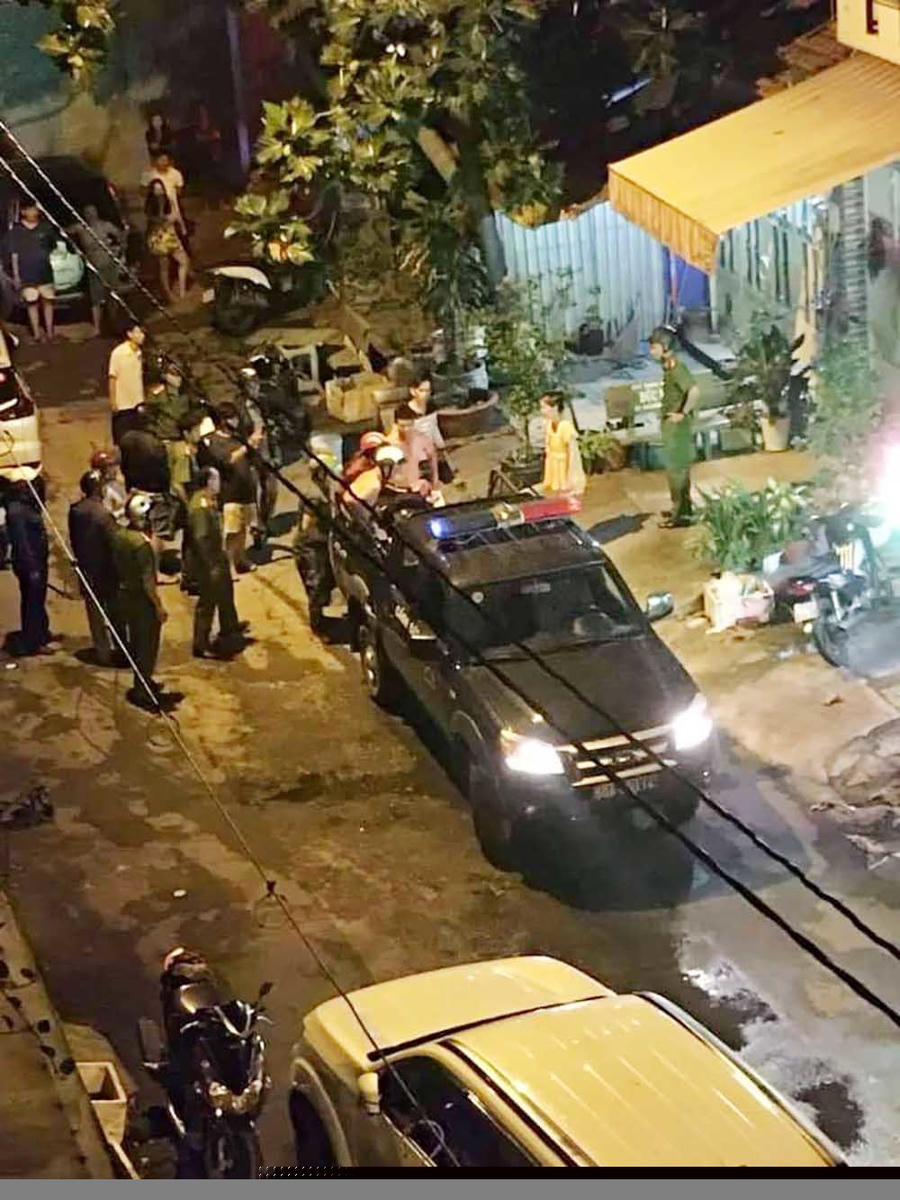 Công an điều tra hiện trường vụ truy sát khiến 5 người bị thương