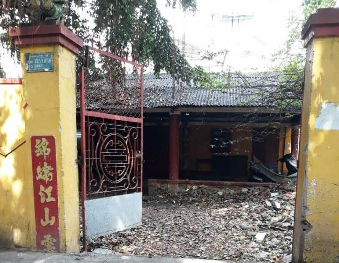 Đình Cẩm Tú - nơi đang xảy ra khiếu kiện.
