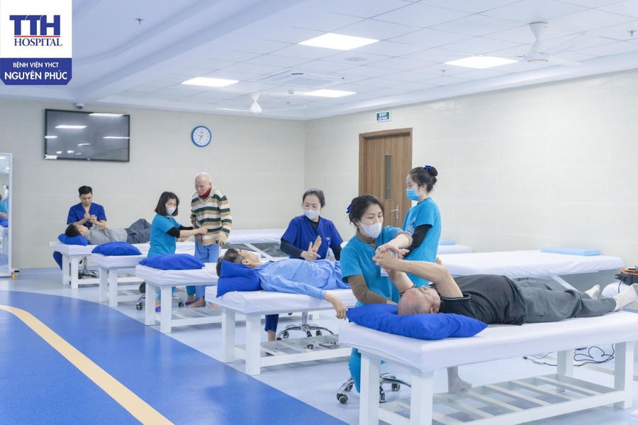 Bệnh viện Y học cổ truyền Nguyên Phúc hoạt động với 10 Khoa lâm sàng, 4 Khoa cận lâm sàng, 4 Trung tâm công nghệ cao.