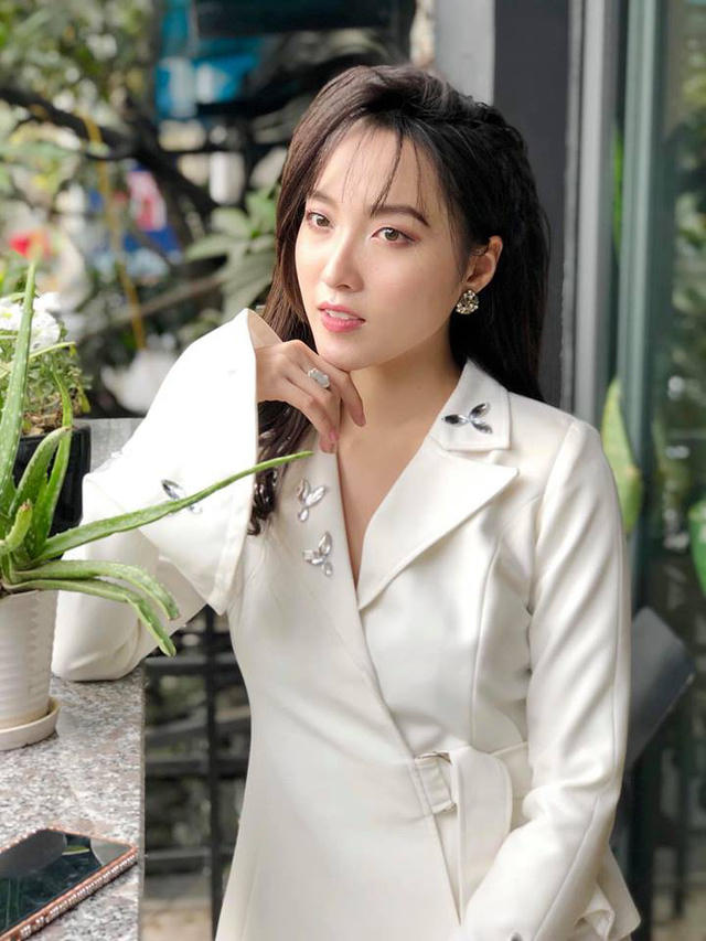 Hoàng Mai Anh hiện mở công ty chuyên thiết kế và gia công hàng may mặc.