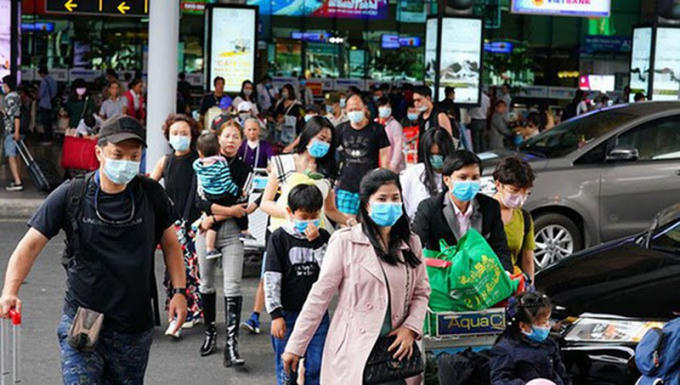 Chỉ đạo mới của Hà Nội về việc đeo khẩu trang nơi đông người.