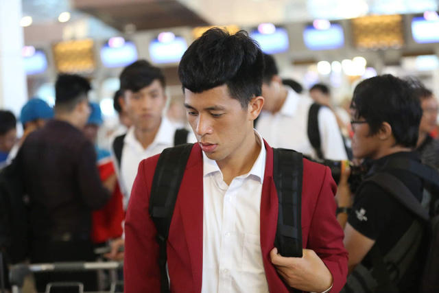 H&igrave;nh ảnh đo&agrave;n Olympic Việt Nam l&ecirc;n chuy&ecirc;n cơ về nước