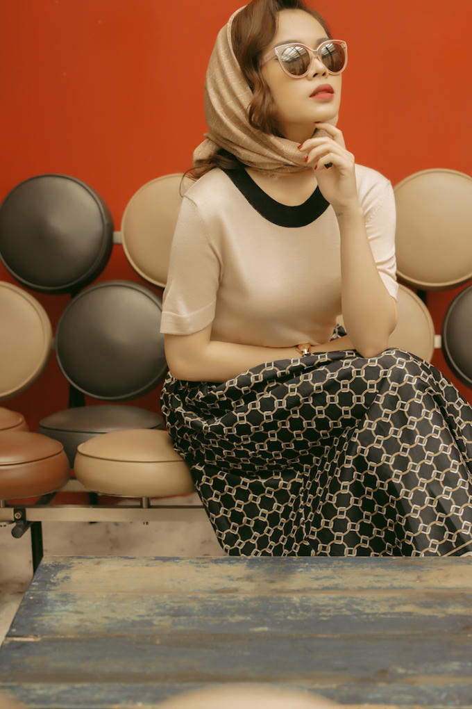 Ngỡ ng&agrave;ng với phong c&aacute;ch &ldquo;thời xa vắng&rdquo; của &ldquo;qu&yacute; c&ocirc; bolero&rdquo; Giang Hồng Ngọc