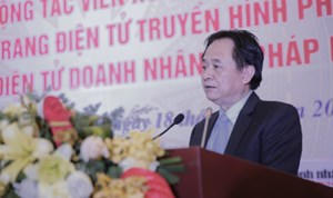 Phó Tổng Biên tập thường trực Báo Pháp luật Việt Nam Đặng Ngọc Luyến thông tin kết quả công tác năm 2016 của Báo.