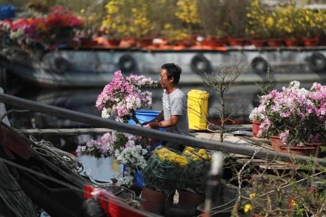 Chợ hoa xuân “Trên bến dưới thuyền” từ lâu đã trở nên quen thuộc với người dân TP HCM mỗi dịp Tết đến xuân về.